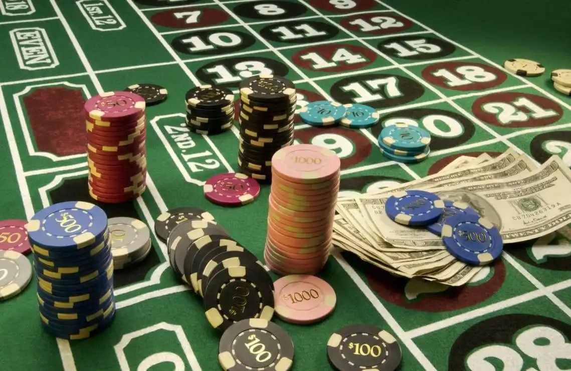 slotapps APP Myanmar မိုဘိုင်းဖုန်းတွင် Slots Casino ကစားနေသောပုံ